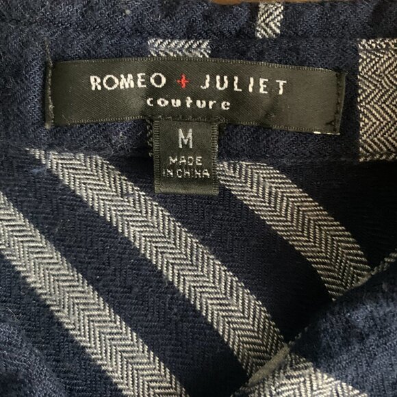 Romeo + Juliet Plaid Flannel Button Front Top Sz M Navy Blue & White 106i - Picture 7 of 9